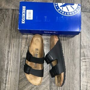 NWOT Birkenstock Unisex Black leather and Tan Sandals